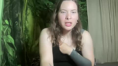 Snapshot of mo0n_goddess chatting on September 18, 3:38 am Misty online show from September 18, 3:38 am