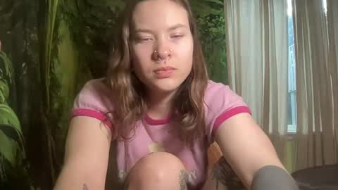 Snapshot of mo0n_goddess chatting on February 26, 1:25 am Misty online show from February 26, 1:25 am