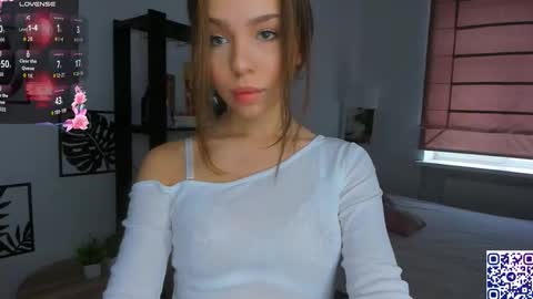 Snapshot of moanshade chatting on September 19, 6:01 am CandyStacy online show from September 19, 6:01 am