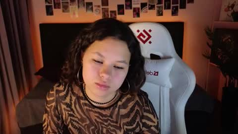 Snapshot of moco_choco chatting on October 10, 2:05 am moco_choco online show from October 10, 2:05 am
