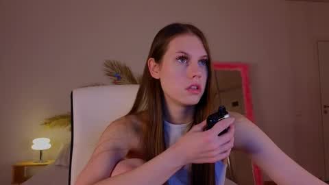 Snapshot of mol1y_kitten chatting on March 5, 7:50 pm Molly online show from March 5, 7:50 pm