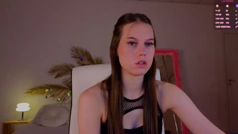 Snapshot of mol1y_kitten chatting on March 8, 9:40 pm Molly online show from March 8, 9:40 pm