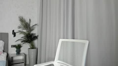 Snapshot of molly_555 chatting on October 14, 3:09 am Sima online show from October 14, 3:09 am