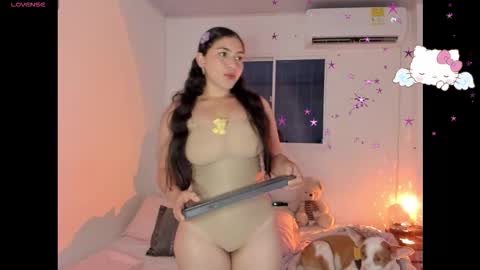 Snapshot of molly_g18 chatting on October 23, 2:17 am MARIANA online show from October 23, 2:17 am