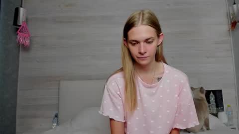 Snapshot of molly_hunt chatting on September 22, 4:22 am Molly Hunt online show from September 22, 4:22 am