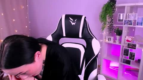 molly_kisss online show from October 26, 10:11 am