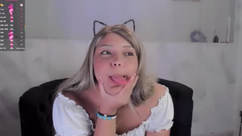 Snapshot of molly_logan chatting on October 12, 12:35 am molly_logan online show from October 12, 12:35 am