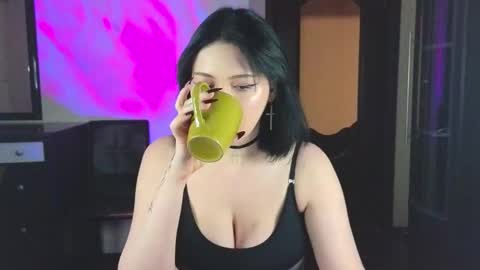 molly_millerr online show from February 26, 8:13 pm