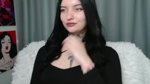 Snapshot of molly_montanaaa chatting on March 9, 6:32 pm Lina online show from March 9, 6:32 pm