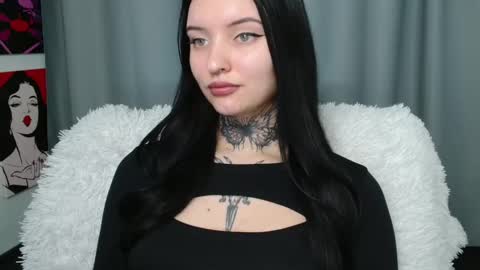 Snapshot of molly_montanaaa chatting on February 10, 9:36 am Lina online show from February 10, 9:36 am