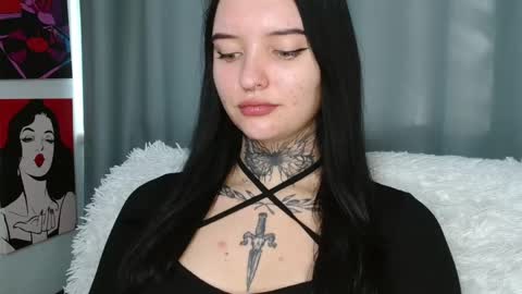 Snapshot of molly_montanaaa chatting on December 3, 9:09 am Lina online show from December 3, 9:09 am