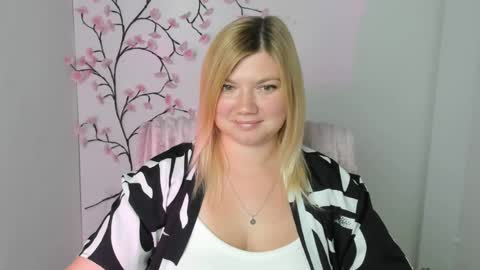 Molly online show from July 7, 11:35 am