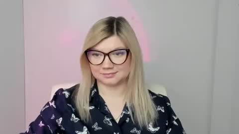 Molly online show from October 4, 11:49 am