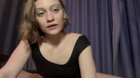 molly_poly online show from December 20, 6:01 pm