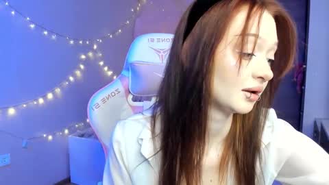 Snapshot of molly_stuart_ chatting on October 5, 5:40 pm Molly I will be glad if you help me get 100 thumbs up online show from October 5, 5:40 pm