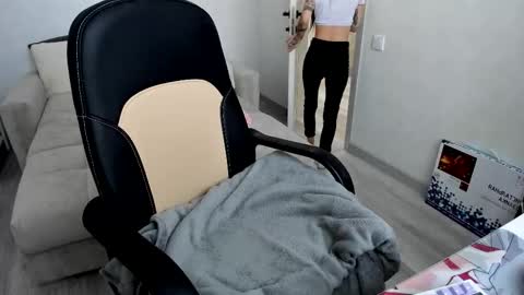 Snapshot of molly_sweetbaby chatting on September 19, 11:31 am Ill tell you when were private online show from September 19, 11:31 am