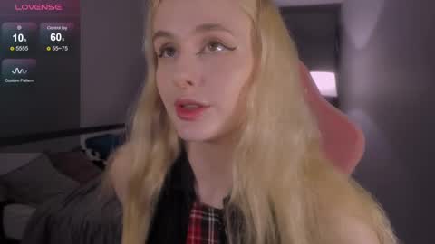 molly_toads online show from February 9, 9:06 pm