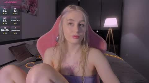 molly_toads online show from January 23, 2:39 pm