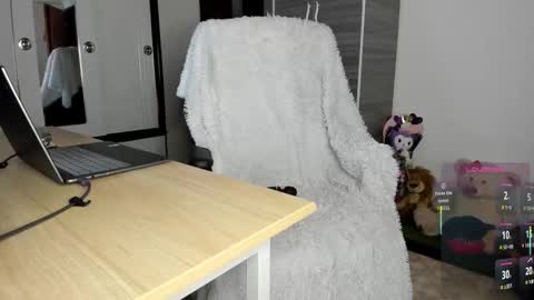 Molly  online show from February 9, 5:15 pm