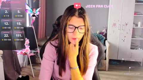 Snapshot of mollylollipop20 chatting on October 6, 4:07 am KIRA online show from October 6, 4:07 am