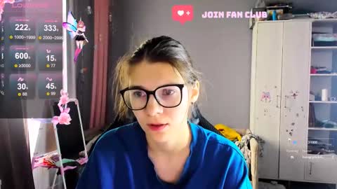 Snapshot of mollylollipop20 chatting on October 7, 6:51 am KIRA online show from October 7, 6:51 am