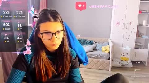 Snapshot of mollylollipop20 chatting on October 13, 4:26 am KIRA online show from October 13, 4:26 am