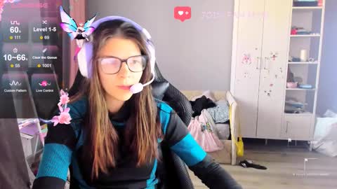 Snapshot of mollylollipop20 chatting on October 16, 5:10 am KIRA online show from October 16, 5:10 am