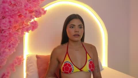 mollylove_ online show from July 3, 7:20 pm