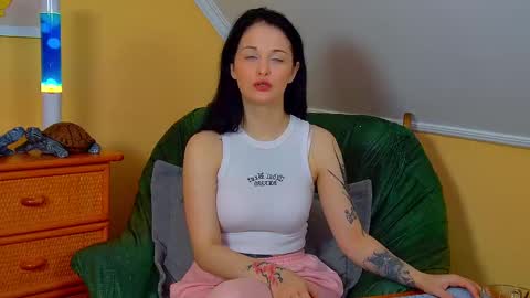 Molly online show from November 15, 6:42 pm