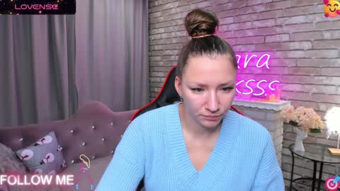 hi im Molly heregreat boobs big heart  warm pussy  online show from January 28, 12:05 am