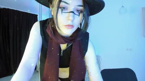Snapshot of mollyposh chatting on December 13, 10:23 pm Molly online show from December 13, 10:23 pm