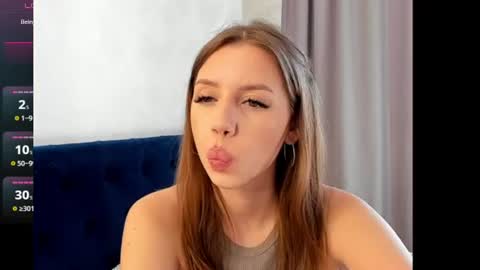 mollyshinee online show from July 9, 11:01 am