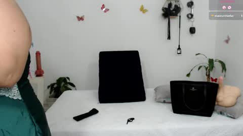 Snapshot of mom_17 chatting on September 25, 11:24 pm Celeste online show from September 25, 11:24 pm