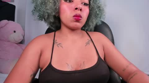 Momo  online show from March 31, 3:28 am