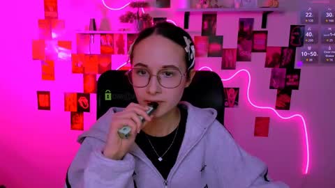 Mona  online show from April 25, 7:11 pm