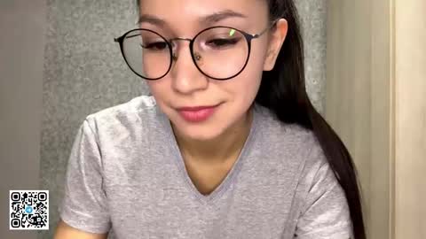 Snapshot of monacutee chatting on October 17, 8:17 am Mona online show from October 17, 8:17 am