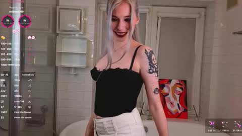 Mona online show from October 13, 5:59 pm