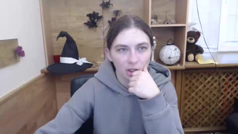 monakali online show from December 1, 7:34 am