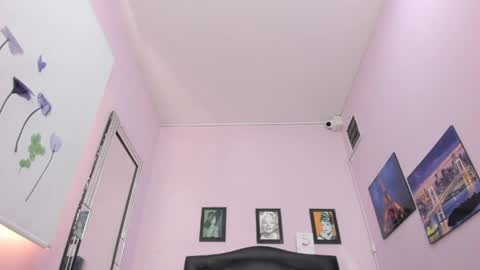 paola online show from March 22, 2:01 pm