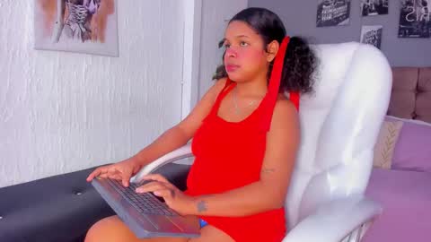 monica_robles_ online show from March 28, 8:30 pm