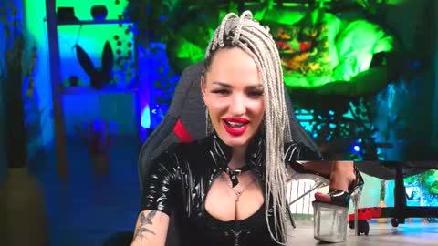 Snapshot of monicamaxwel chatting on February 28, 12:20 pm Monika online show from February 28, 12:20 pm