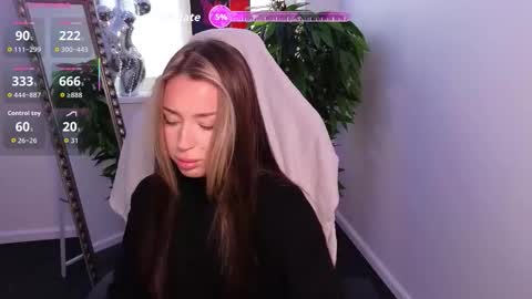 Snapshot of monicaweber_ chatting on October 6, 1:17 pm Monica online show from October 6, 1:17 pm