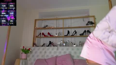 Snapshot of monikate_ chatting on September 19, 7:57 pm Himy name Kateim pvt model with hairy pussy online show from September 19, 7:57 pm