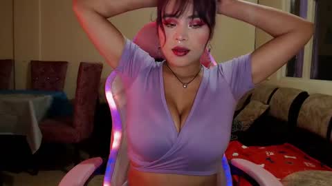 Snapshot of moniquehick chatting on December 5, 2:11 pm Monica online show from December 5, 2:11 pm