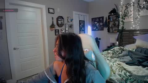 Snapshot of monstrumologist chatting on January 17, 1:04 am Lydia Mooney online show from January 17, 1:04 am