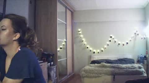 moodiemira online show from October 23, 10:05 pm