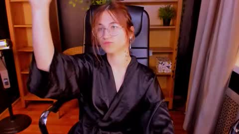 Snapshot of moon13152 chatting on September 28, 7:19 pm Katrin online show from September 28, 7:19 pm