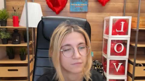 Snapshot of moon13152 chatting on February 22, 3:42 pm Katrin online show from February 22, 3:42 pm