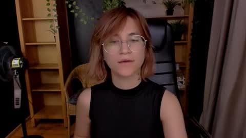 Snapshot of moon13152 chatting on October 21, 4:22 pm Katrin online show from October 21, 4:22 pm