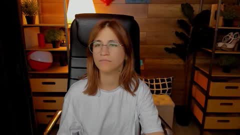 Snapshot of moon13152 chatting on September 11, 5:13 pm Katrin online show from September 11, 5:13 pm